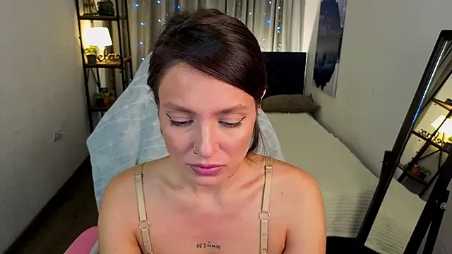 Naila Whisper online show from 12-03-25, 10:08