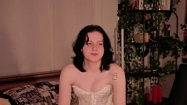 LatinaHuguenin online show from 01-12-26, 07:08