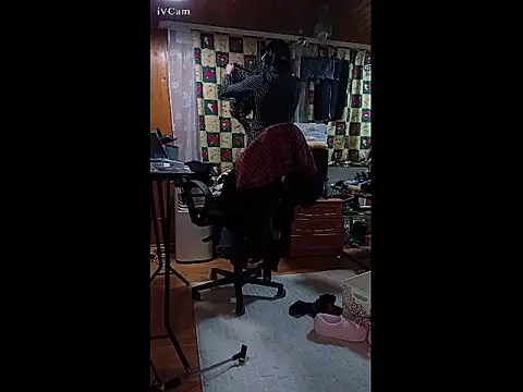 Snapshot of AgnesCross39 chatting on 12-17-25, 05:24 AgnesCross39 online show from 12-17-25, 05:24