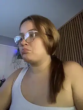 Snapshot of _sophia_sweet20 chatting on 11-12-25, 01:33 sophia sweet20 online show from 11-12-25, 01:33