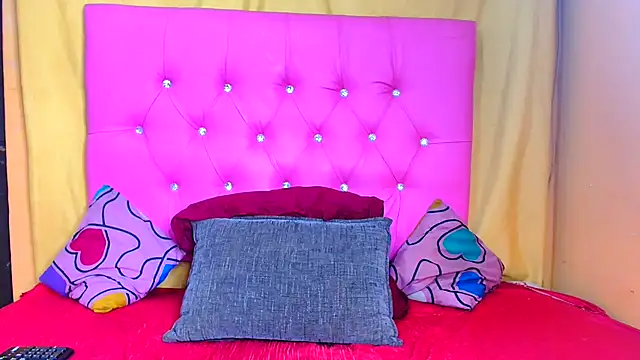 Snapshot of Prettybrowngirl chatting on 11-13-25, 05:56 Prettybrowngirl online show from 11-13-25, 05:56