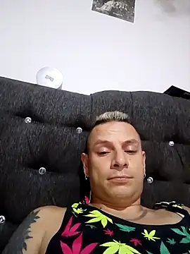 Snapshot of Stebetan chatting on 11-05-25, 04:01 Stebetan online show from 11-05-25, 04:01