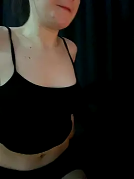 Snapshot of shrie_beverly00 chatting on 11-24-25, 02:33 shrie beverly00 online show from 11-24-25, 02:33