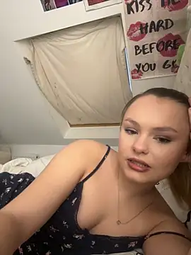 LillieWebb  online show from 11-30-25, 04:11