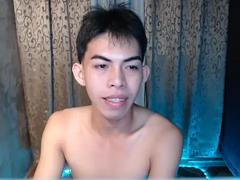 Urhotsilverboy online show from 11-27-25, 04:03