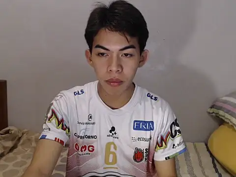 Urhotsilverboy online show from 08-04-26, 03:47