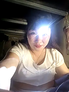 Snapshot of Helen_kelly chatting on 11-15-25, 05:38 Helen kelly online show from 11-15-25, 05:38