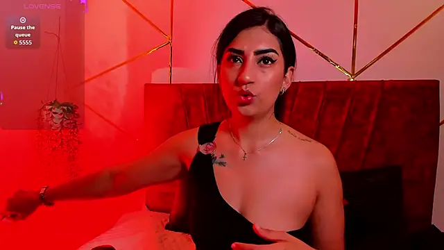 Paris Evans  online show from 12-16-25, 02:00