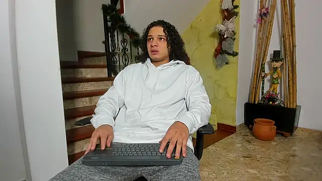 Snapshot of Belamiramill chatting on 11-18-25, 01:55 Belamiramill online show from 11-18-25, 01:55