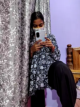 Snapshot of Student12th chatting on 11-18-25, 04:22 Student12th online show from 11-18-25, 04:22