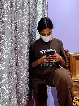 Snapshot of Student12th chatting on 11-24-25, 05:01 Student12th online show from 11-24-25, 05:01