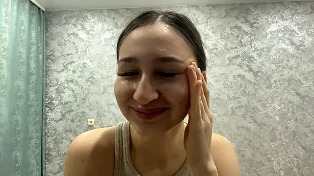 SofiYong online show from 11-16-25, 05:57