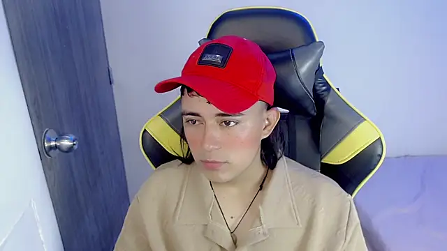 Snapshot of Tatann_18 chatting on 11-07-25, 06:19 Tatann 18 online show from 11-07-25, 06:19