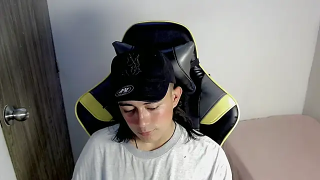 Snapshot of Tatann_18 chatting on 11-10-25, 06:29 Tatann 18 online show from 11-10-25, 06:29