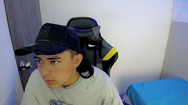 Snapshot of Tatann_18 chatting on 11-18-25, 08:57 Tatann 18 online show from 11-18-25, 08:57