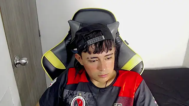 Snapshot of Tatann_18 chatting on 11-28-25, 08:44 Tatann 18 online show from 11-28-25, 08:44