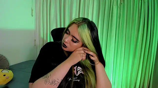 Lilith Zenith  online show from 12-15-25, 04:06