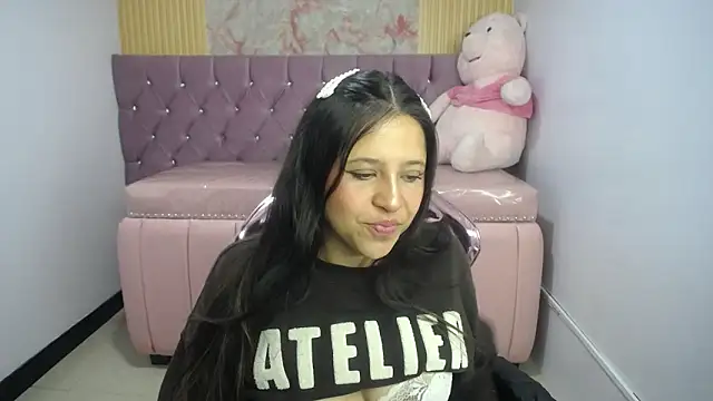 Snapshot of aria_ch2 chatting on 11-29-25, 11:02 aria ch2 online show from 11-29-25, 11:02