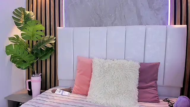 Snapshot of Carlotta_de_velour chatting on 12-16-25, 03:22 Carlotta de velour online show from 12-16-25, 03:22