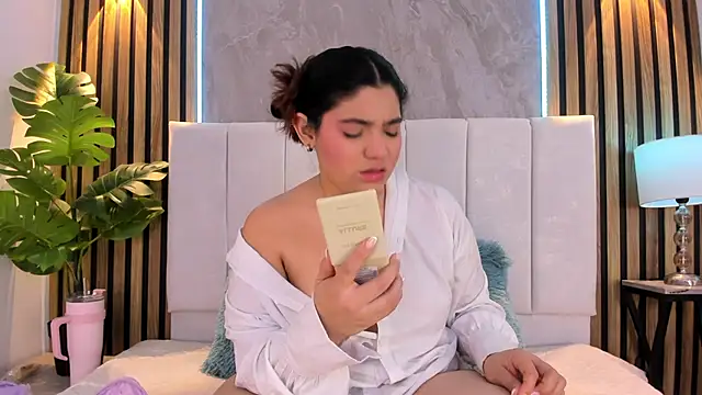 Carlotta de velour online show from 04-11-26, 03:22