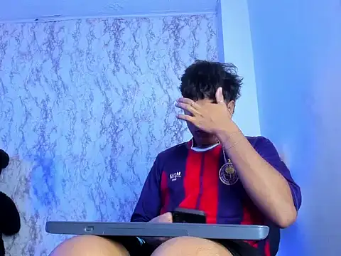 Valentino Lane online show from 02-15-26, 09:52