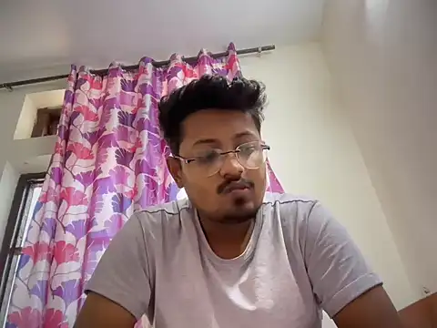 Snapshot of Your_yash2 chatting on 11-06-25, 04:24 Your yash2 online show from 11-06-25, 04:24