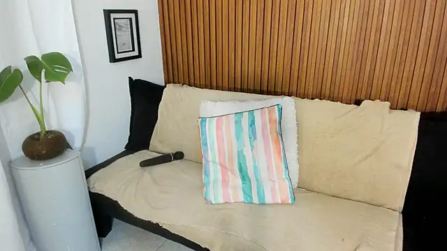 Snapshot of Mia_girl123 chatting on 04-05-26, 04:53 Mia girl123 online show from 04-05-26, 04:53