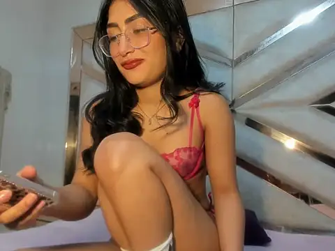 Snapshot of HannaLis chatting on 12-15-25, 04:28 HannaLis online show from 12-15-25, 04:28