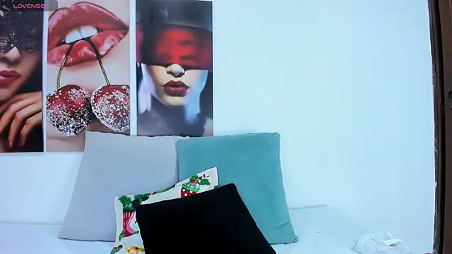 Snapshot of Andhrea_Vale chatting on 11-18-25, 11:36 Andhrea Vale online show from 11-18-25, 11:36