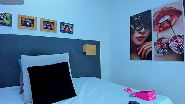 Andhrea Vale online show from 04-20-26, 12:19