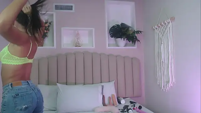 aleskaswarovski online show from 01-13-26, 04:12