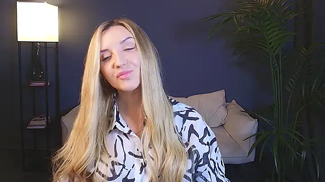 Snapshot of _Mi1a_ chatting on 11-28-25, 03:20 Mi1a online show from 11-28-25, 03:20