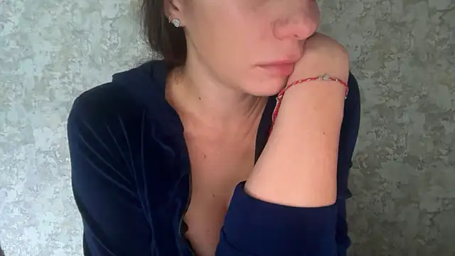 Snapshot of Angelinaa19 chatting on 04-21-26, 08:31 Angelinaa19 online show from 04-21-26, 08:31