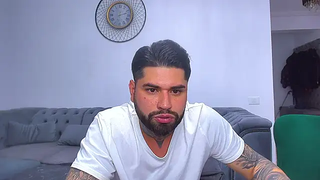 Snapshot of alexandermoris chatting on 12-17-25, 08:48 alexandermoris online show from 12-17-25, 08:48