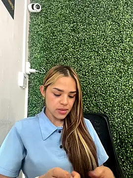 Snapshot of Sara__Secret chatting on 12-02-25, 06:47 Sara Secret online show from 12-02-25, 06:47