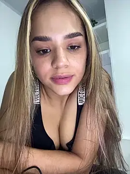 Snapshot of Sara__Secret chatting on 12-16-25, 09:20 Sara Secret online show from 12-16-25, 09:20