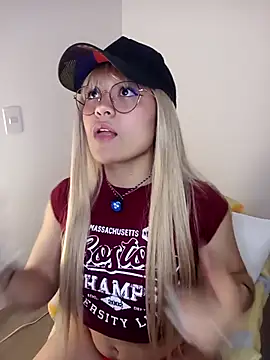 littlec4ke online show from 11-18-25, 10:47