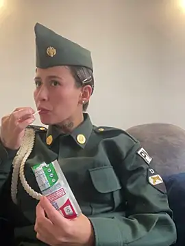 Miia Hoot online show from 11-28-25, 03:04