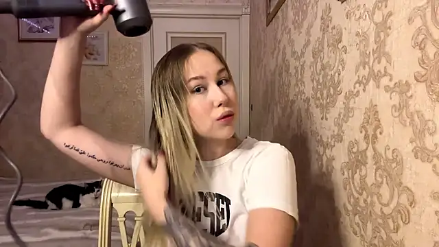 Snapshot of Rose_Lachrymose chatting on 11-21-25, 02:27 Rose Lachrymose online show from 11-21-25, 02:27