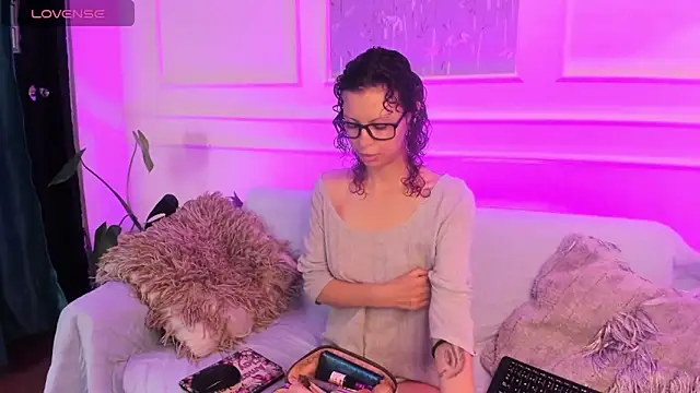 AliceMadnes online show from 02-08-26, 12:30