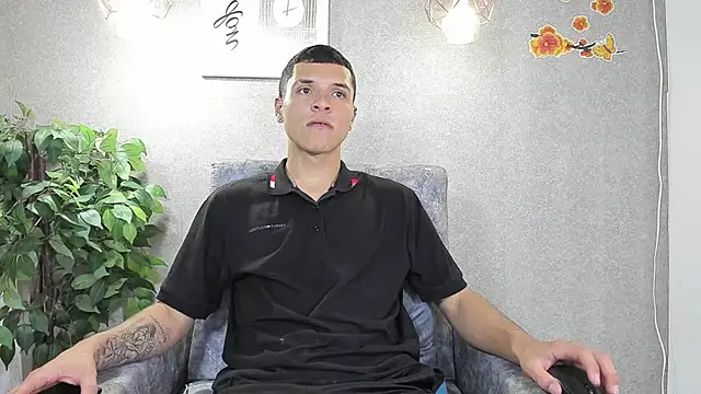 Snapshot of damian_vega13 chatting on 11-18-25, 05:39 damian vega13 online show from 11-18-25, 05:39