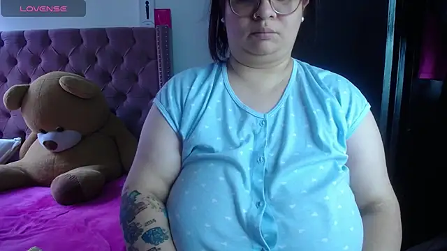 Snapshot of kattybbwbigboobs_ chatting on 06-17-26, 08:21 kattybbwbigboobs online show from 06-17-26, 08:21