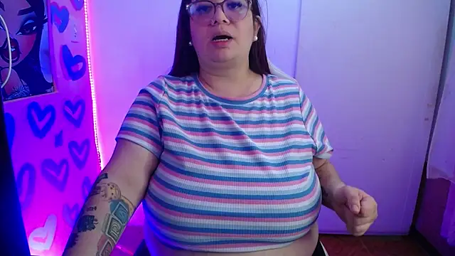 Snapshot of kattybbwbigboobs_ chatting on 07-15-26, 10:04 kattybbwbigboobs online show from 07-15-26, 10:04