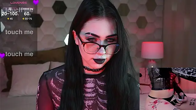 Snapshot of FetishForCassie chatting on 12-13-25, 11:32 FetishForCassie online show from 12-13-25, 11:32