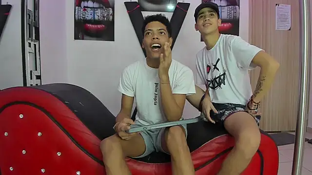 WHITHET BOYS online show from 11-13-25, 03:22