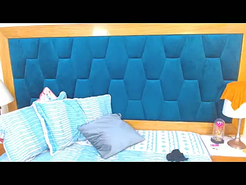 Snapshot of morrigan_luxus2 chatting on 12-14-25, 11:31 morrigan luxus2 online show from 12-14-25, 11:31