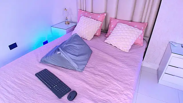 alanarose18 online show from 02-20-26, 07:25