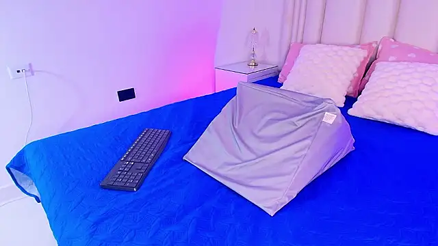 alanarose18 online show from 02-23-26, 07:22