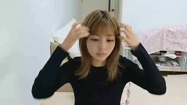 Snapshot of _sizuku_new chatting on 11-17-25, 11:43 sizuku new online show from 11-17-25, 11:43