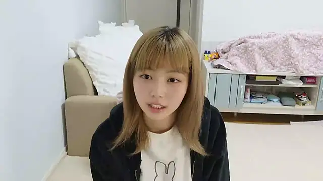 Snapshot of _sizuku_new chatting on 12-04-25, 11:35 sizuku new online show from 12-04-25, 11:35